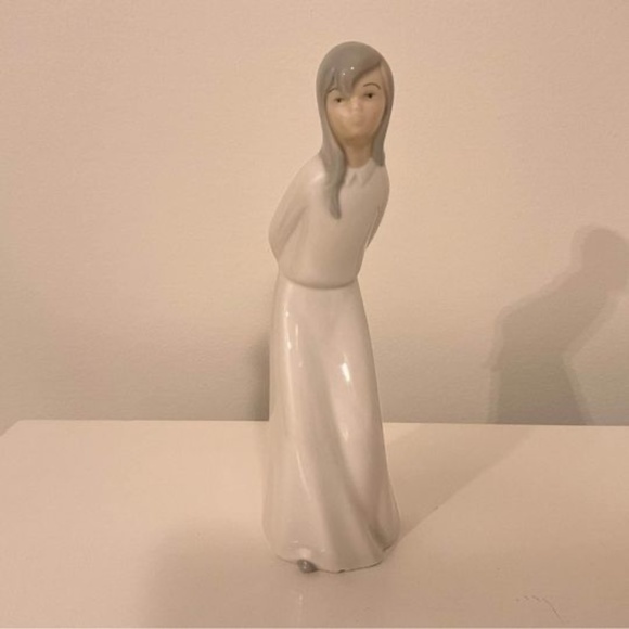 Royal Doulton and Lladro Figurines - will sell individual or multiple items - Picture 8 of 8